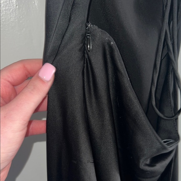 Maxi Elegant Black Slip Dress with Cross-Back Straps - Picture 4 of 5